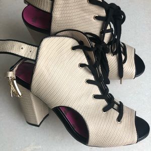 Juicy couture Open toed Heels